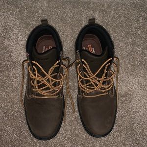 Mens size 10 Sketchers boots. Brand new